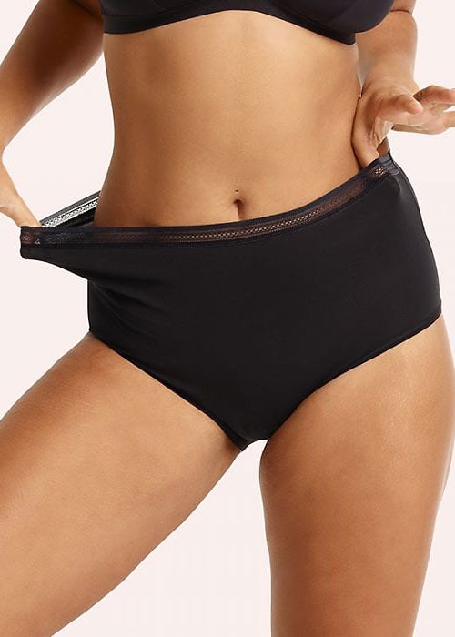 Love Luna for Lady Leaks Full Brief image