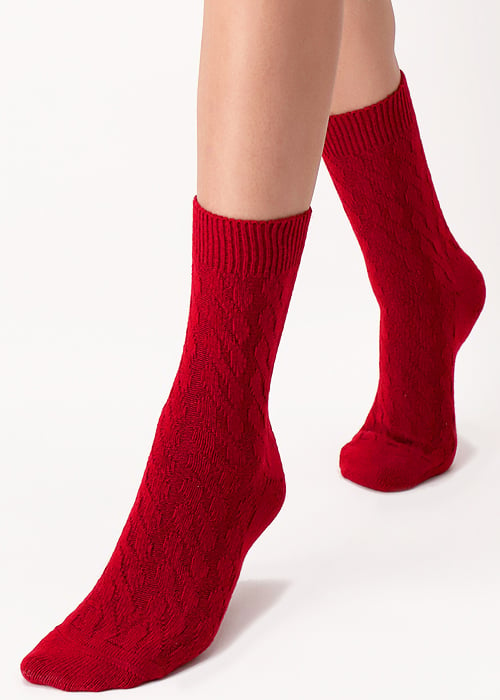 Oroblu Gwen Fine Cashmere Cable Socks SideZoom 4