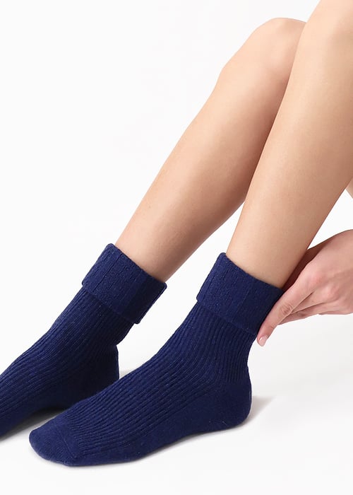 Oroblu Hilda Fine Cashmere Rolled Cuff Socks SideZoom 2