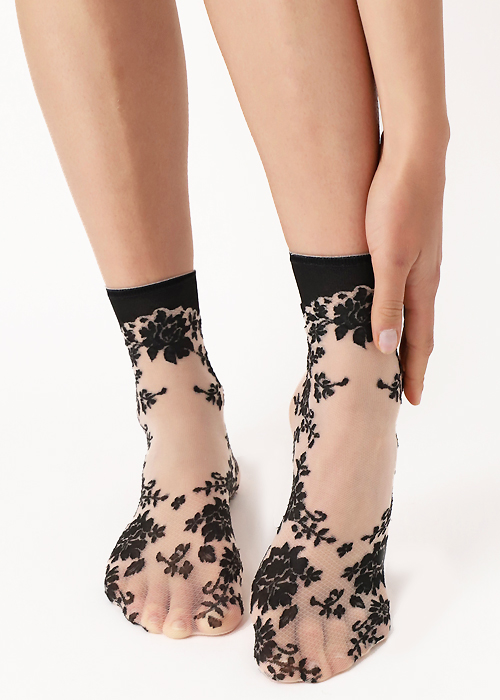 Oroblu Romantic Graceful Socks SideZoom 2