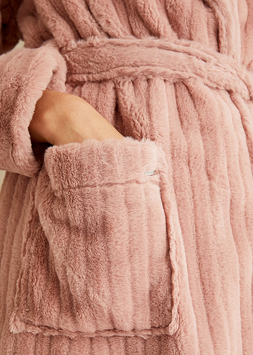 Pretty You London Dusky Pink Cloud Robe SideZoom 3