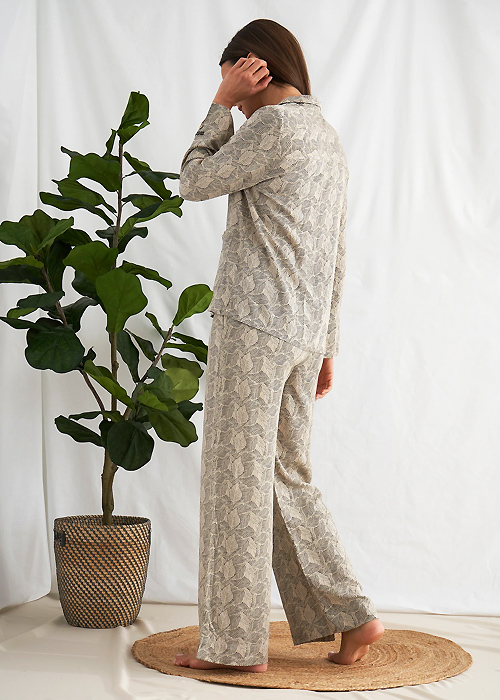 Pretty You London Studio Botanical Pyjama Set SideZoom 4