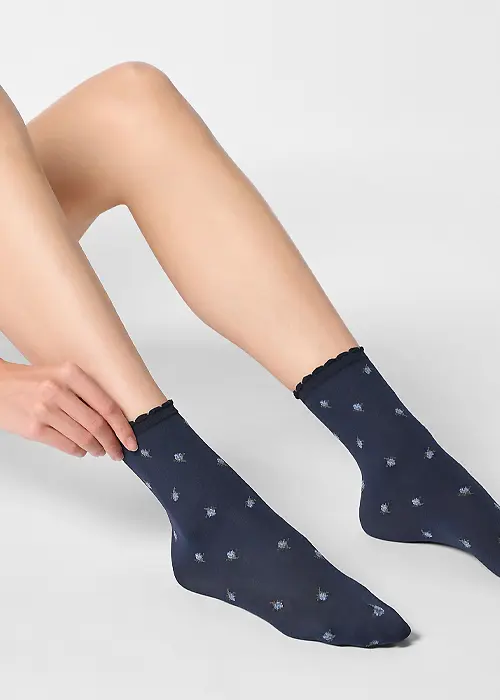 Oroblu Floral Roses Ankle High image